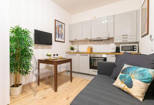 Design Apartment - Tricolore, Macedonio Melloni