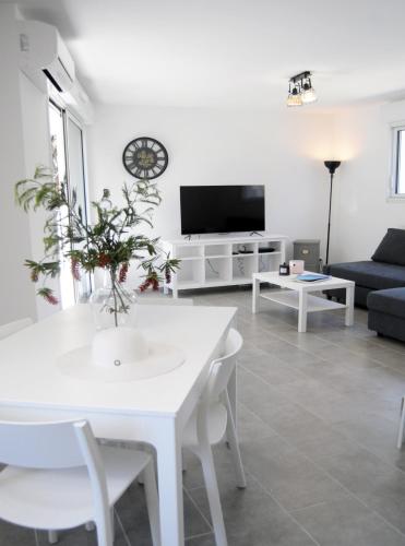 Appartement neuf, en centre ville, terrasse et plages 5mn à pieds!