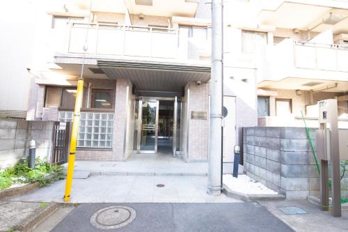 walk to Ushigome-yanagicho sta. EoWh