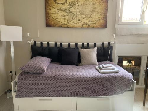 A bed or beds in a room at La Perla del Centro