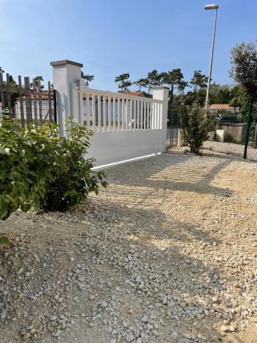 a white fence in front of a house at Chez Catherine in Les Sables Vignier