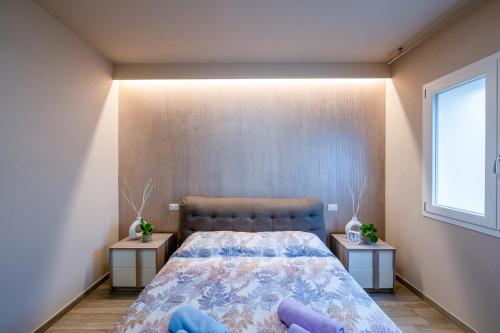Postelja oz. postelje v sobi nastanitve Nuovo appartamento a Salò