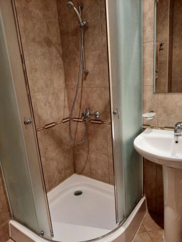 Ένα μπάνιο στο Апатаменти за гости Sunshine и Glory