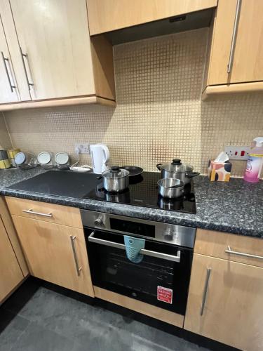 Η κουζίνα ή μικρή κουζίνα στο Private room in a shared flat (Room B)