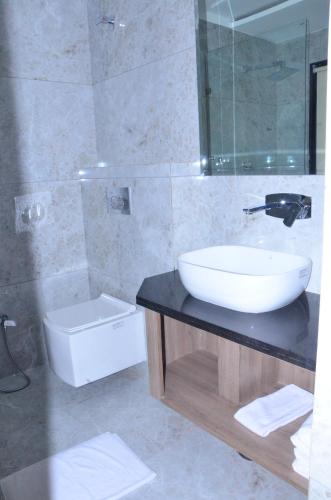 Koupelna v ubytování Hotel Nand Residency