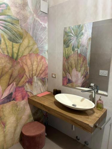 a bathroom with a sink and a mirror at Villa Romantika in Arco