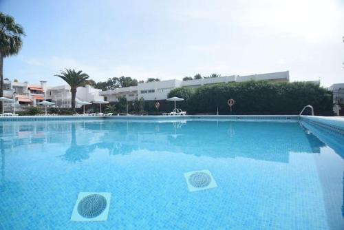 Swimmingpoolen hos eller tæt på Blue Paradise Apartment