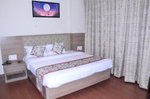Postel nebo postele na pokoji v ubytování Hotel Nand Residency