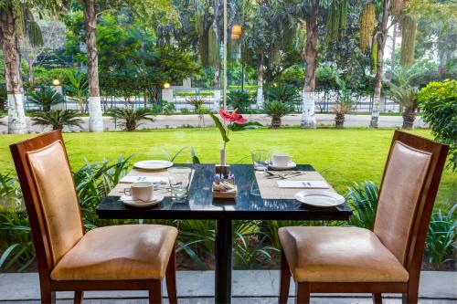 Un jardín fuera de Radha Hometel