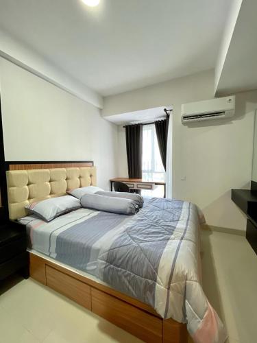 Ένα ή περισσότερα κρεβάτια σε δωμάτιο στο Apartemen Barsa City by Mulyo Rent Apartemen
