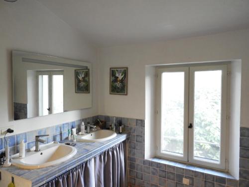 Vonios kambarys apgyvendinimo įstaigoje Chambre au calme chez des particuliers