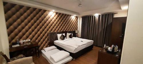 a hotel room with a bed and a table at Hotel Natasha Inn in New Delhi