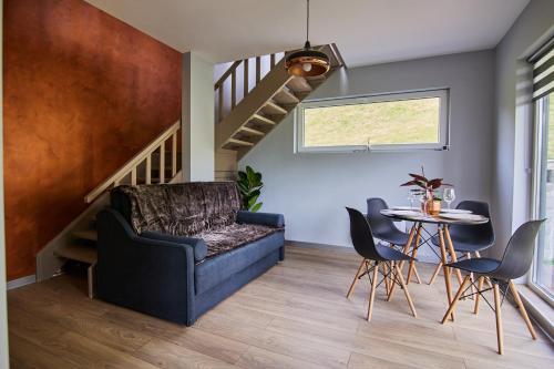 a living room with a couch and a table at Copper's Kub in Slănic-Moldova