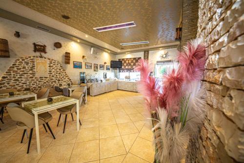 Restaurant ou autre lieu de restauration dans l'établissement Hotel Murati