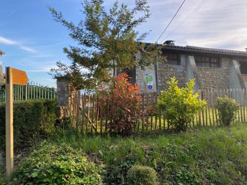 a fence in front of a house at Les Chambres des 3 Chouettes in Sepx
