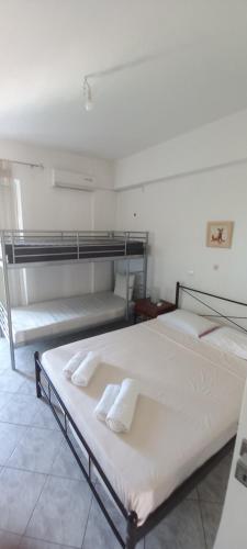 - 2 lits dans une chambre avec 2 lits dans l'établissement Paradise House, à Lefkandi Chalkidas