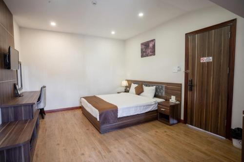 En eller flere senge i et værelse på Mai Khanh Hotel