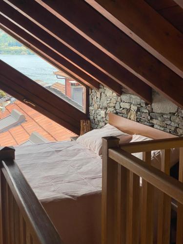 a bed in a room with a balcony at Il Nido di Ronco in Nonio