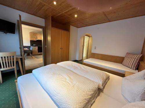 Posteľ alebo postele v izbe v ubytovaní Appartement Gästehaus Aloisia