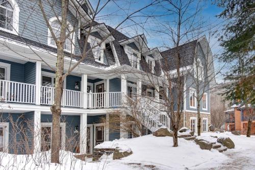 an apartment building with snow on the ground at Tremblant Prestige - Manoir 120-6 in Mont-Tremblant