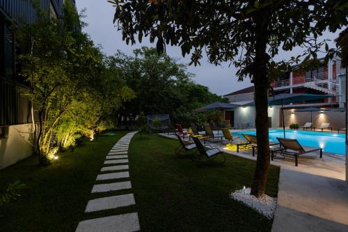 Bazén v ubytování Kobuleti Garden Inn nebo v jeho okolí