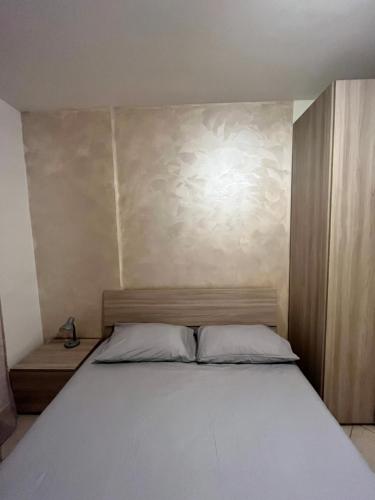 a large bed in a room with at Sottomarina spiaggia mare in Chioggia