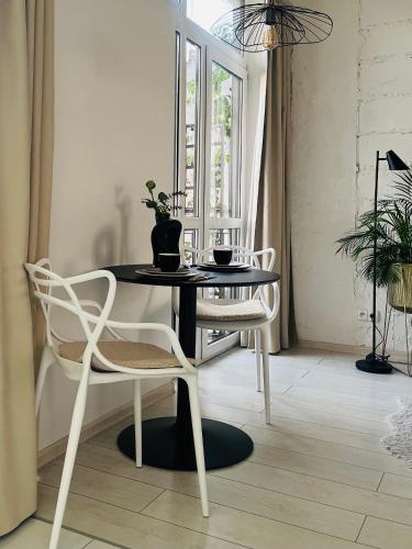 Φωτογραφία από το άλμπουμ του Apartament I LOVE PIOTRKOWSKA z wielkim lustrem, balkonem i klimatyzacją στο Λοντζ