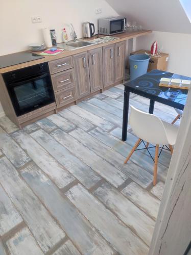 Η κουζίνα ή μικρή κουζίνα στο Apartmány HAVLÍČKOVA 423