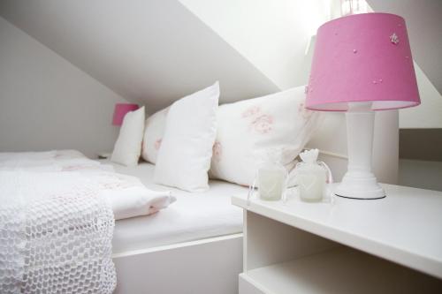 Säng eller sängar i ett rum på Ferienappartements Schweizer Haus