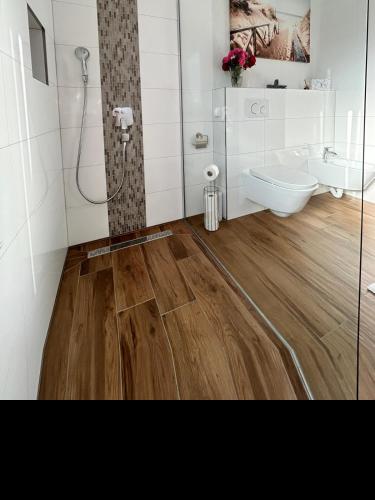 Bilik mandi di Apartman Rada
