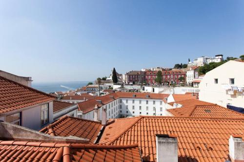 Sao Vicente IV - Eco-flat with French Balcony & View