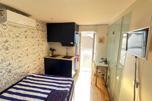 Sao Vicente IV - Eco-flat with French Balcony & View