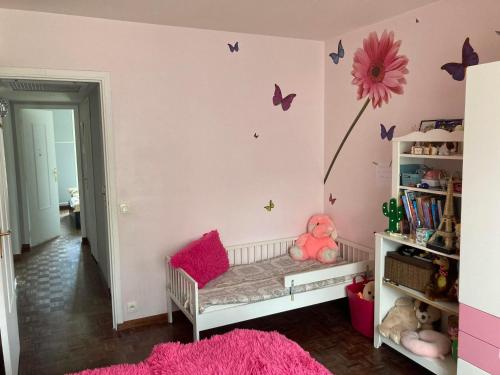 Ένα ή περισσότερα κρεβάτια σε δωμάτιο στο Appartement dans le Parc