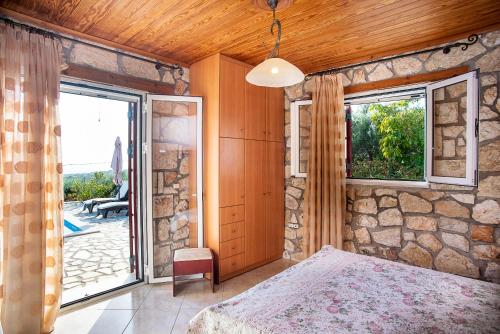 Ένα ή περισσότερα κρεβάτια σε δωμάτιο στο Trapezaki Garden Villas