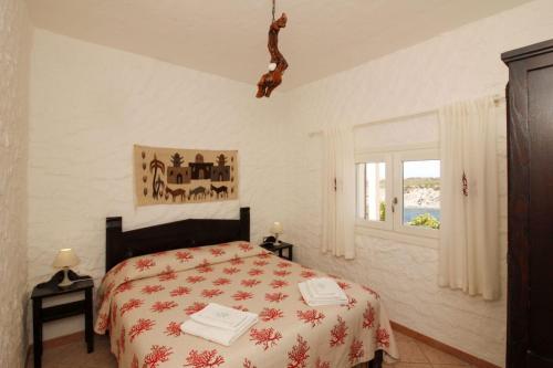 a bedroom with a bed and a window at Villaggio polifemo 38 Località Cala Sapone in Cala Sapone