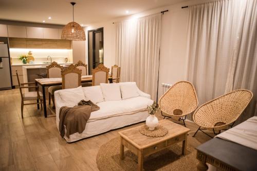 a living room with a white couch and a table at LOFT LACUNZA in Coronel Suárez
