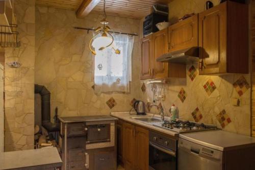 Kuchyň nebo kuchyňský kout v ubytování Drevenica Alica Hronec Nízke Tatry