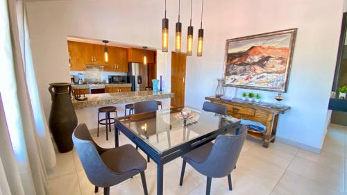 a kitchen and dining room with a glass table and chairs at San Antonio Villas in San Antonio