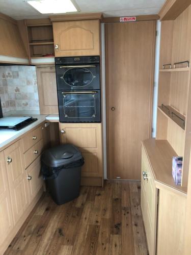 Kuchyň nebo kuchyňský kout v ubytování 19 Gannet Grove Haven Flambourgh Bridlington East Coast