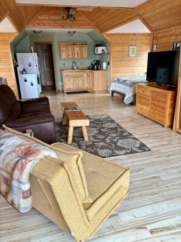 Dapur atau dapur kecil di Cozy Cove Inn