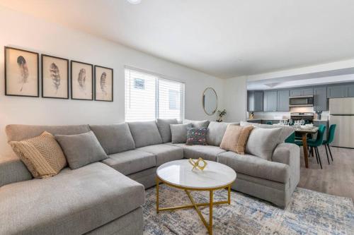 a living room with a couch and a table at New DT Alhambra Family Vacation Home with King Bed in Alhambra