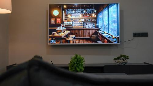 TV a/nebo společenská místnost v ubytování Smile Suite Hotel