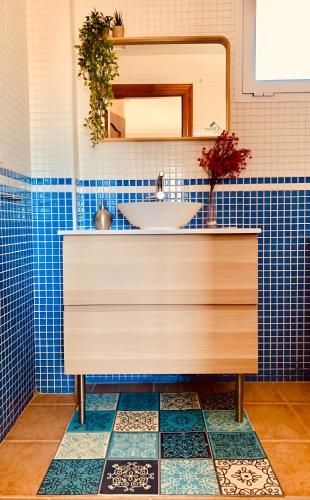 a bathroom with a sink and a mirror at Hestía Vera Thalassa SPA Tu hogar lejos de casa in Vera