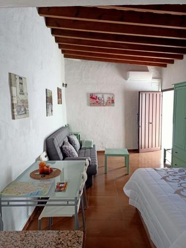 a living room with a couch and a table at MALUAN in Conil de la Frontera