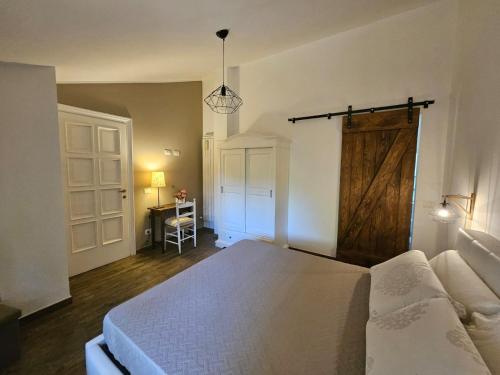 a bedroom with a bed and a couch and a table at Casale Valle Cardinale in Valmontone