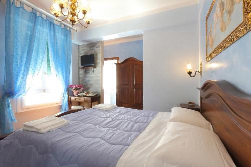 A bed or beds in a room at Katti House 2