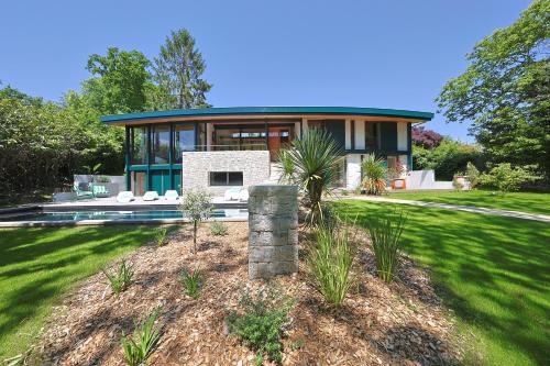 Spectaculaire villa d'architecte avec piscine à 2km des plages