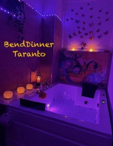 a purple bathroom with a tub with a sign that reads beader tamaurus at Casa Francesco in Taranto