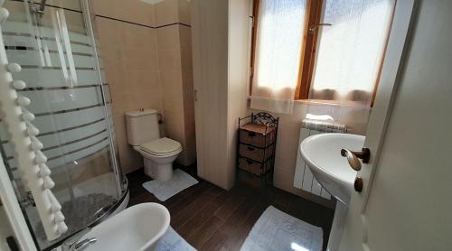 Bilik mandi di Casa Rosi