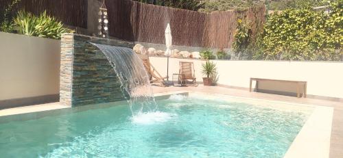 Der Swimmingpool an oder in der Nähe von Loft & Apartamento Rural con piscina agua salina